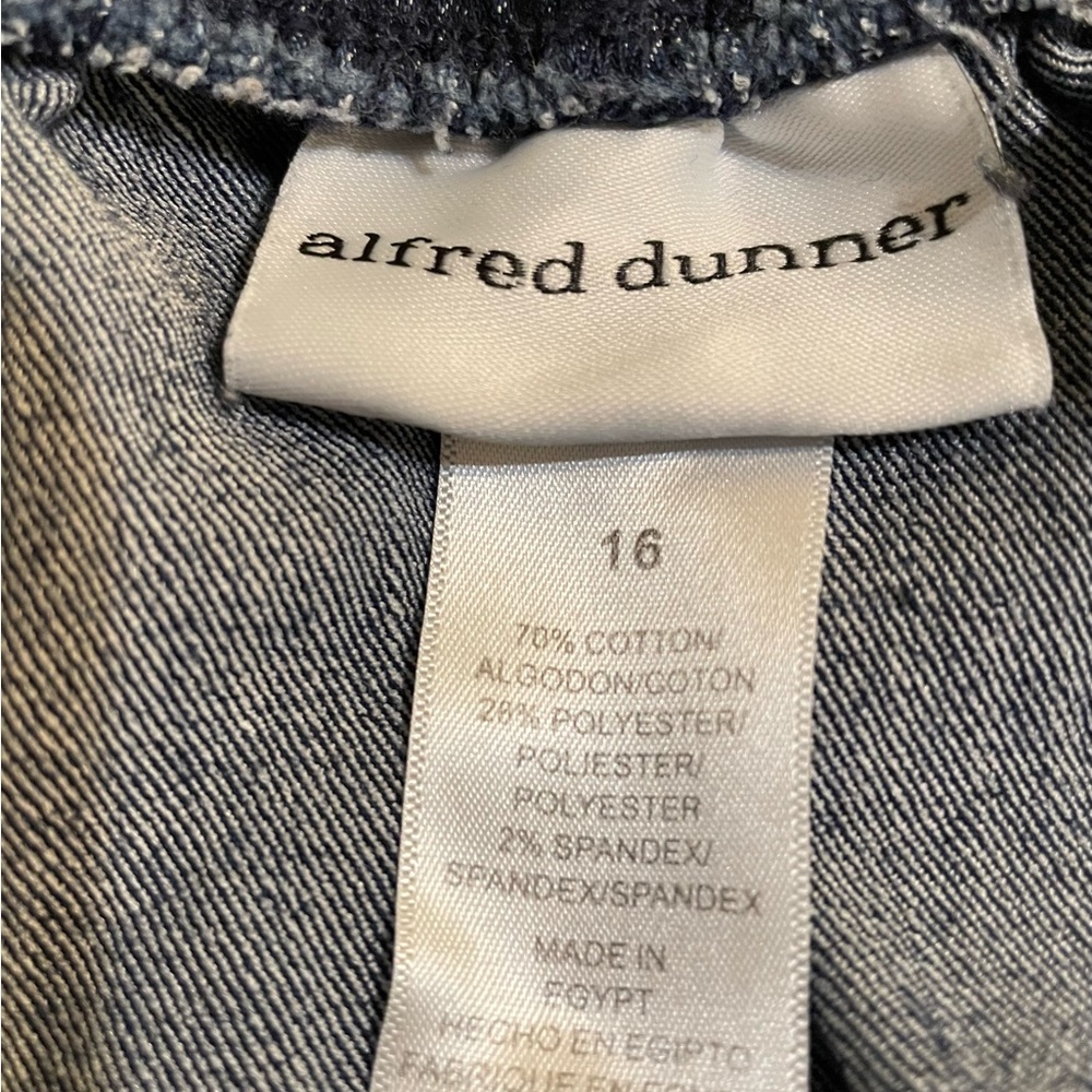 EUC Alfred Dunner Capris. Size 16. Jeans with anchor print. - Picture 3 of 8